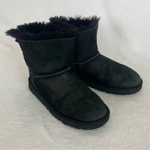 Black ugg best sale boots size 3